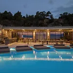 Hotel ​le Grand Bleu Derveni