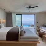 Hotel ​le Grand Bleu Derveni