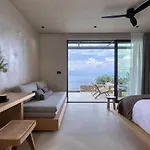 Hotel ​le Grand Bleu Derveni