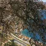 ​le Grand Bleu Derveni