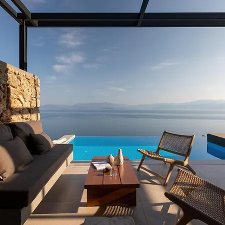​le Grand Bleu Hotel Derveni