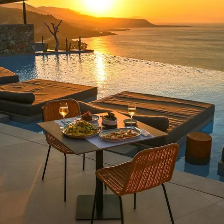 ​le Grand Bleu Hotel Derveni