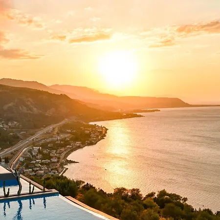 ​le Grand Bleu Hotel Derveni