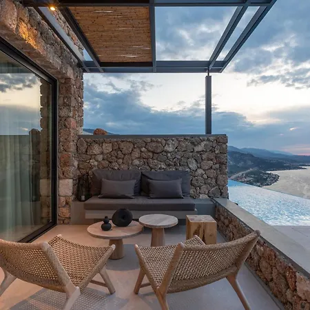 ​le Grand Bleu Hotel Derveni