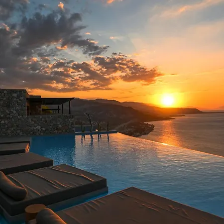 ​le Grand Bleu Hotel Derveni