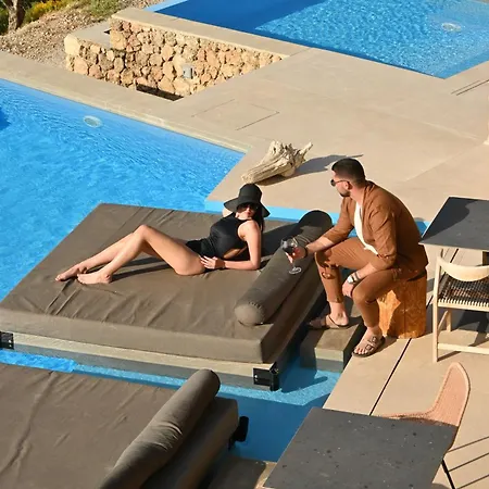 Hotel ​le Grand Bleu Derveni