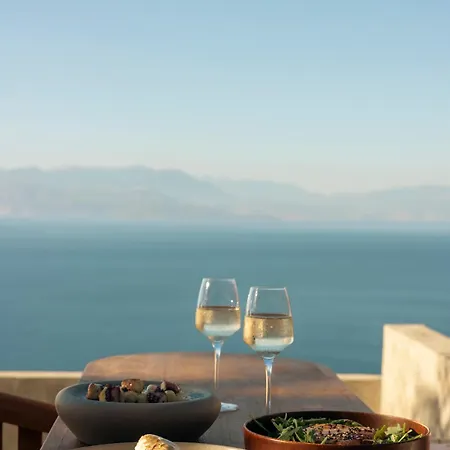 ​le Grand Bleu 5* Derveni