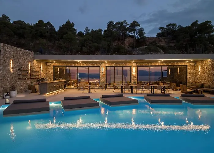 Hotel ​le Grand Bleu Derveni