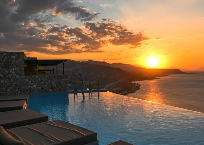 ​le Grand Bleu Hotel Derveni