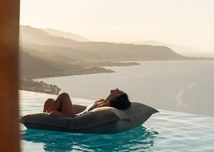 ​le Grand Bleu Otel 5*