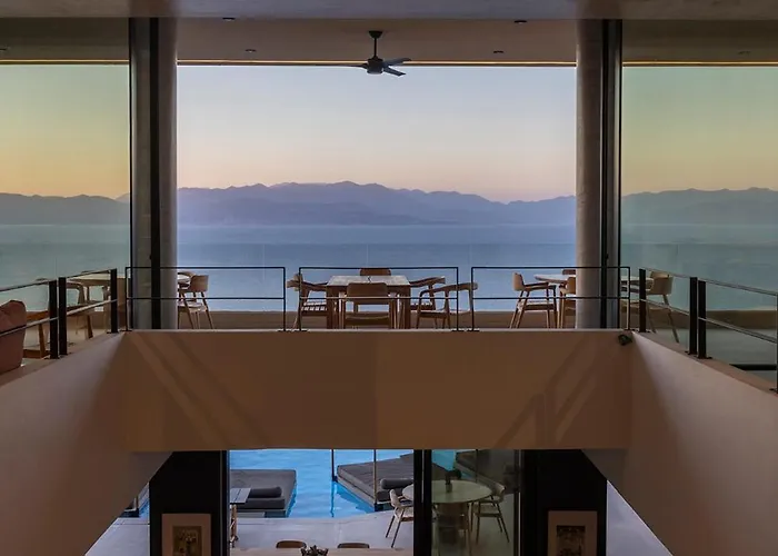 ​le Grand Bleu Hotel Derveni